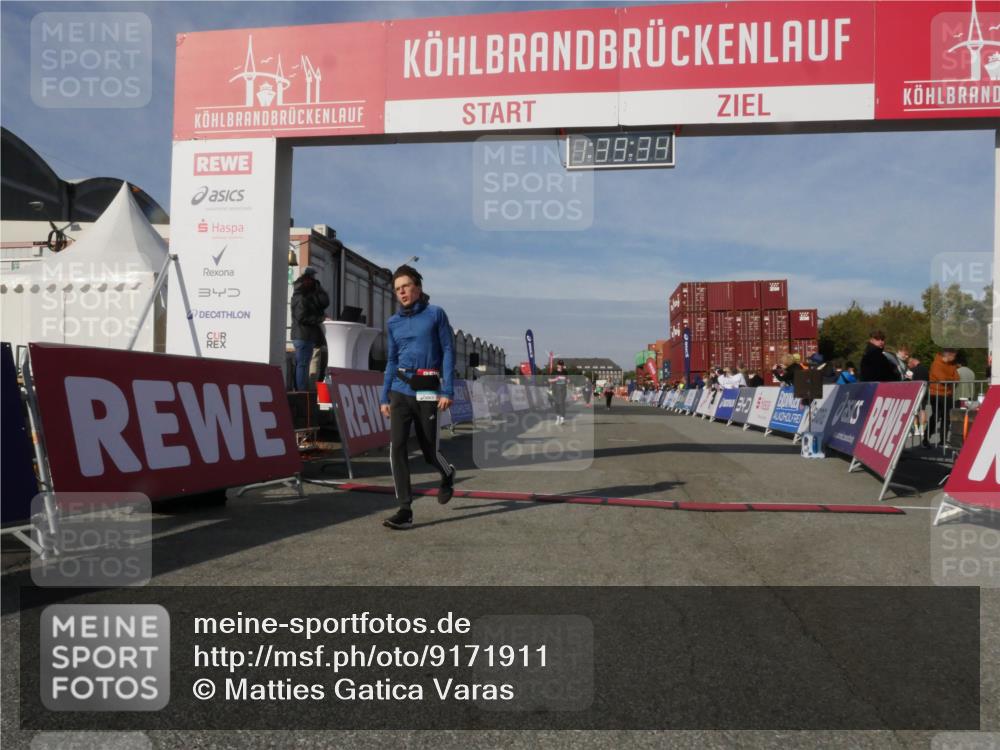 03.10.2025 - Köhlbrandbrückenlauf Matties Gatica Varas http://msf.ph/oto/9171911 03.10.2025 10:39:35 Ziel 2014, 3286, 3543 meine-sportfotos.de