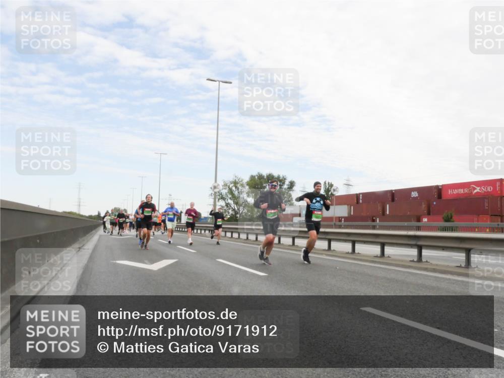 03.10.2025 - Köhlbrandbrückenlauf Matties Gatica Varas http://msf.ph/oto/9171912 03.10.2025 15:18:47 Position 3  meine-sportfotos.de