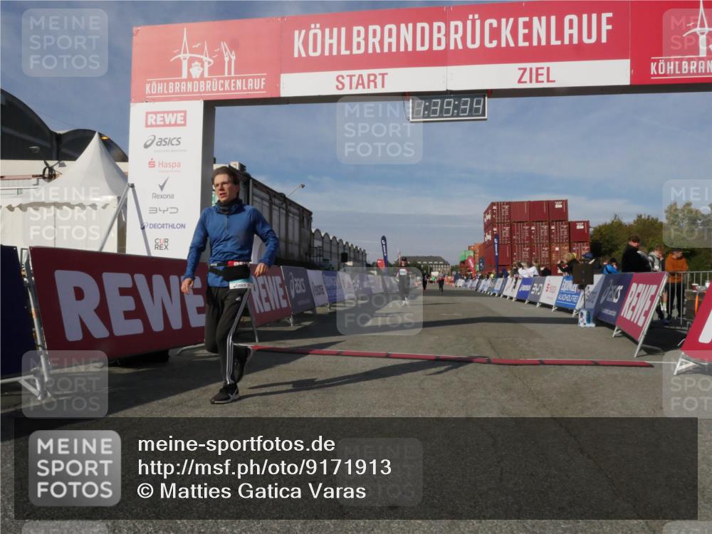 03.10.2025 - Köhlbrandbrückenlauf Matties Gatica Varas http://msf.ph/oto/9171913 03.10.2025 10:39:36 Ziel 2014, 2572, 3543 meine-sportfotos.de