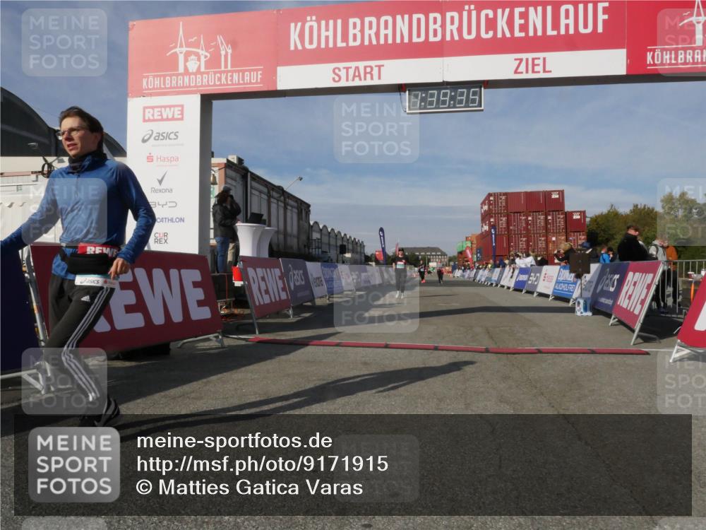 03.10.2025 - Köhlbrandbrückenlauf Matties Gatica Varas http://msf.ph/oto/9171915 03.10.2025 10:39:36 Ziel 2014, 2572, 3543 meine-sportfotos.de