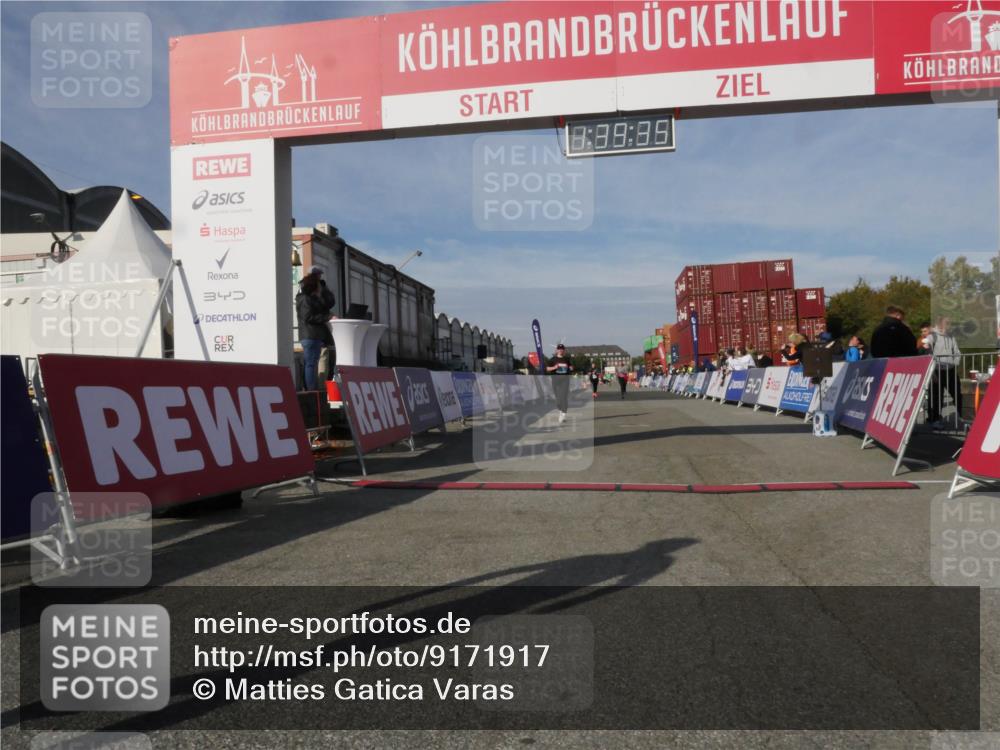 03.10.2025 - Köhlbrandbrückenlauf Matties Gatica Varas http://msf.ph/oto/9171917 03.10.2025 10:39:37 Ziel 2014, 2572, 3543 meine-sportfotos.de