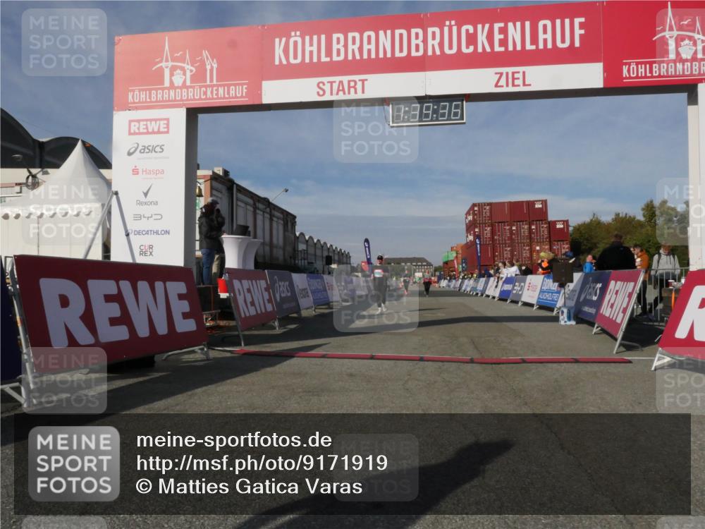 03.10.2025 - Köhlbrandbrückenlauf Matties Gatica Varas http://msf.ph/oto/9171919 03.10.2025 10:39:37 Ziel 2014, 2572, 3543 meine-sportfotos.de