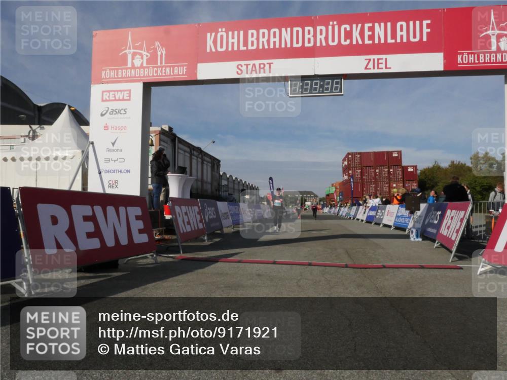 03.10.2025 - Köhlbrandbrückenlauf Matties Gatica Varas http://msf.ph/oto/9171921 03.10.2025 10:39:38 Ziel 2014, 2572, 3543 meine-sportfotos.de