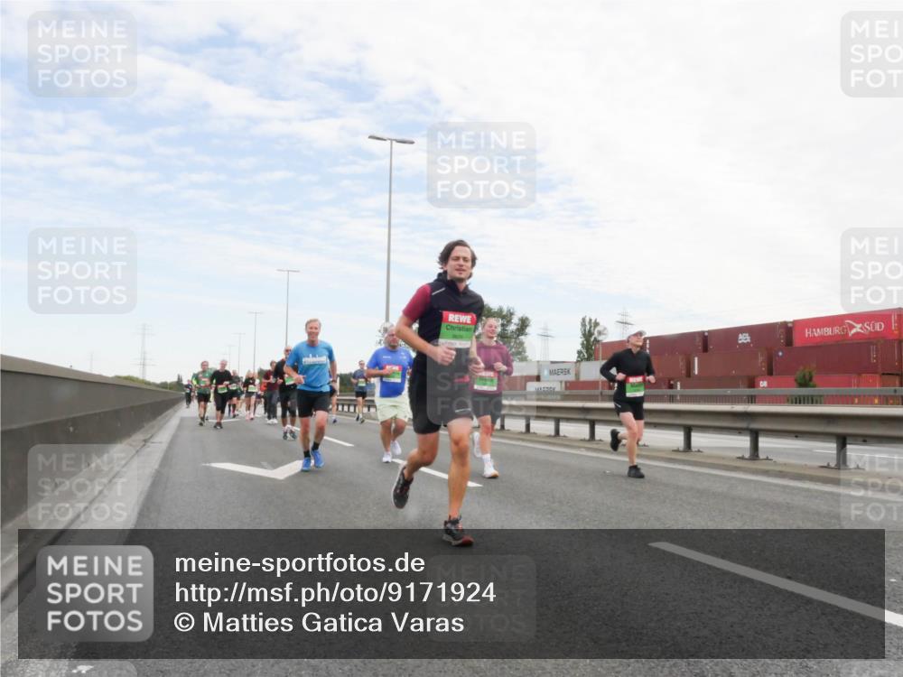 03.10.2025 - Köhlbrandbrückenlauf Matties Gatica Varas http://msf.ph/oto/9171924 03.10.2025 15:18:50 Position 3  meine-sportfotos.de