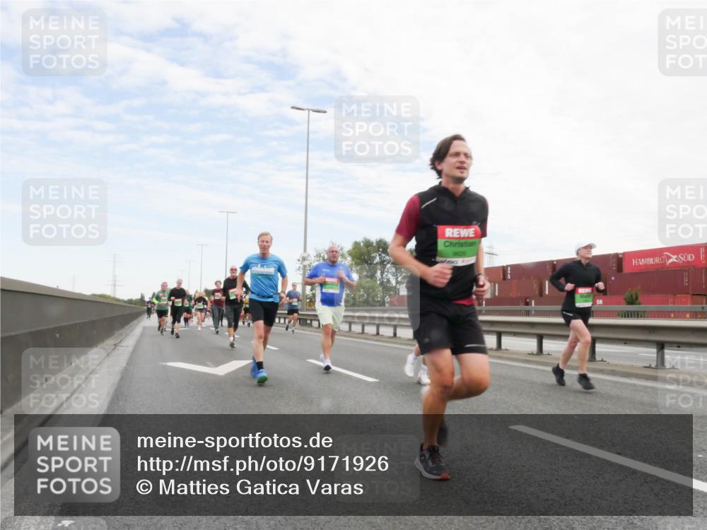 03.10.2025 - Köhlbrandbrückenlauf Matties Gatica Varas http://msf.ph/oto/9171926 03.10.2025 15:18:50 Position 3 9626 meine-sportfotos.de