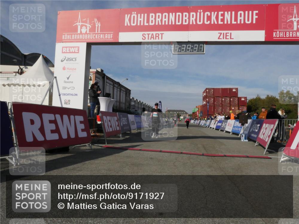 03.10.2025 - Köhlbrandbrückenlauf Matties Gatica Varas http://msf.ph/oto/9171927 03.10.2025 10:39:39 Ziel 2014, 2572, 3543 meine-sportfotos.de