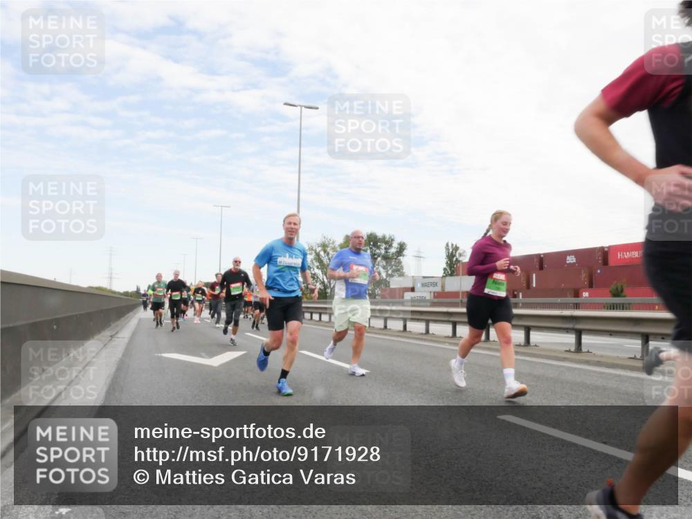 03.10.2025 - Köhlbrandbrückenlauf Matties Gatica Varas http://msf.ph/oto/9171928 03.10.2025 15:18:51 Position 3 24 meine-sportfotos.de