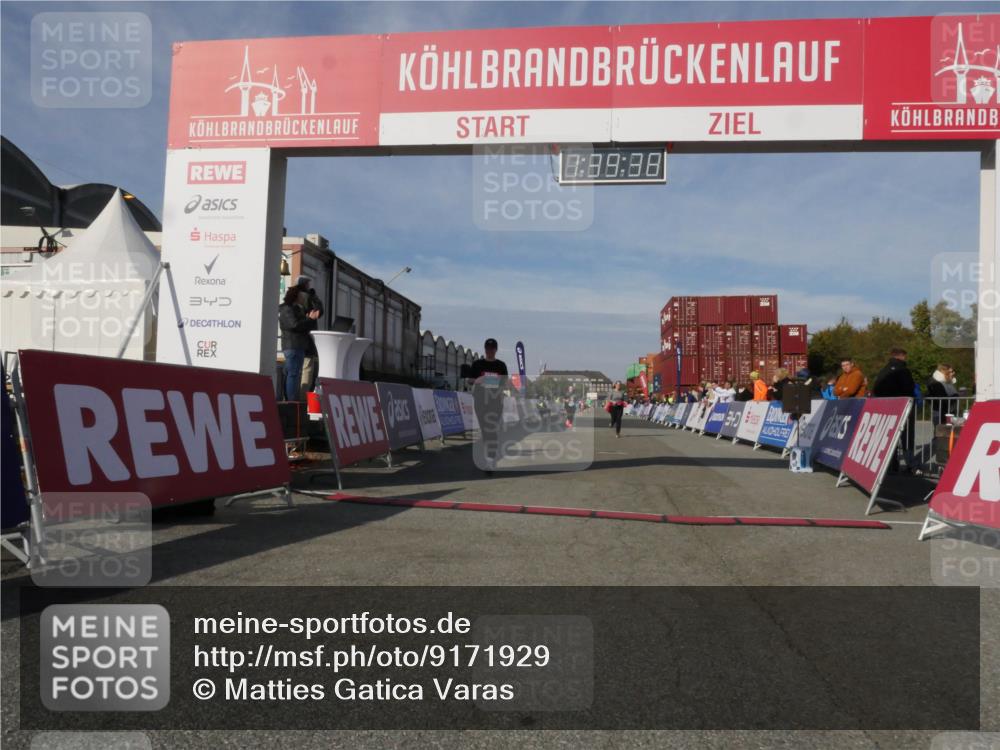 03.10.2025 - Köhlbrandbrückenlauf Matties Gatica Varas http://msf.ph/oto/9171929 03.10.2025 10:39:40 Ziel 2014, 2572, 3543 meine-sportfotos.de