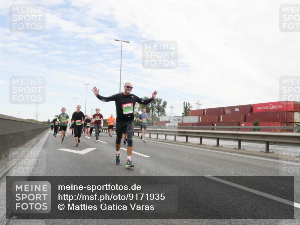 03.10.2025 - Köhlbrandbrückenlauf Matties Gatica Varas http://msf.ph/oto/9171935 03.10.2025 15:18:53 Position 3  meine-sportfotos.de
