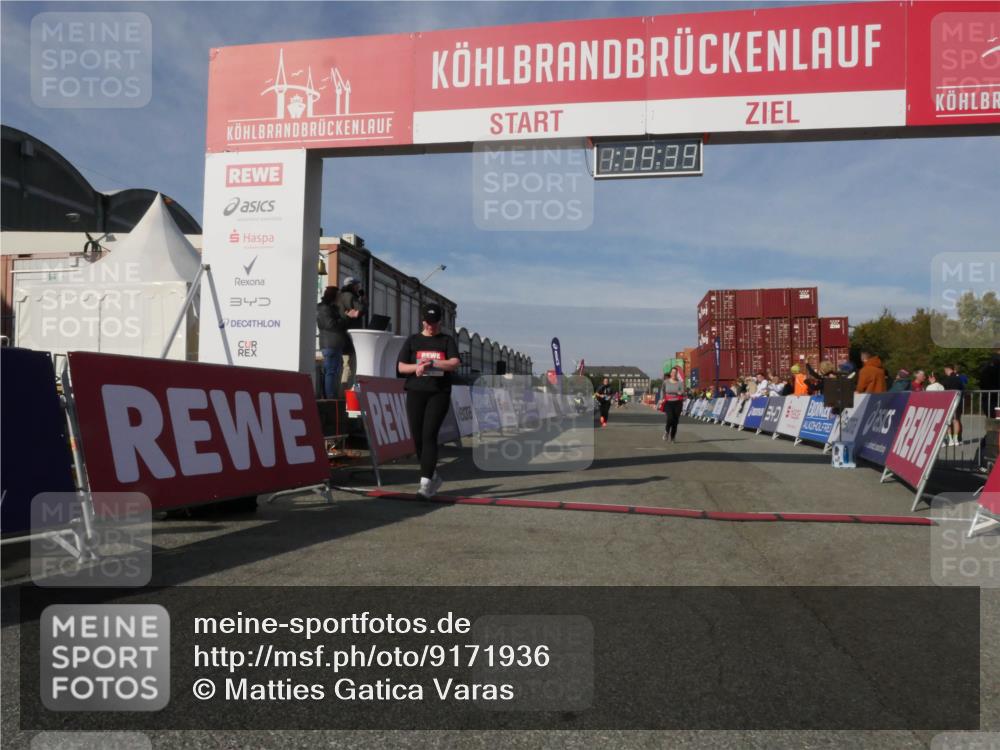 03.10.2025 - Köhlbrandbrückenlauf Matties Gatica Varas http://msf.ph/oto/9171936 03.10.2025 10:39:41 Ziel 2014, 2572, 3543 meine-sportfotos.de