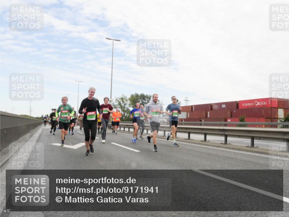 03.10.2025 - Köhlbrandbrückenlauf Matties Gatica Varas http://msf.ph/oto/9171941 03.10.2025 15:18:54 Position 3  meine-sportfotos.de