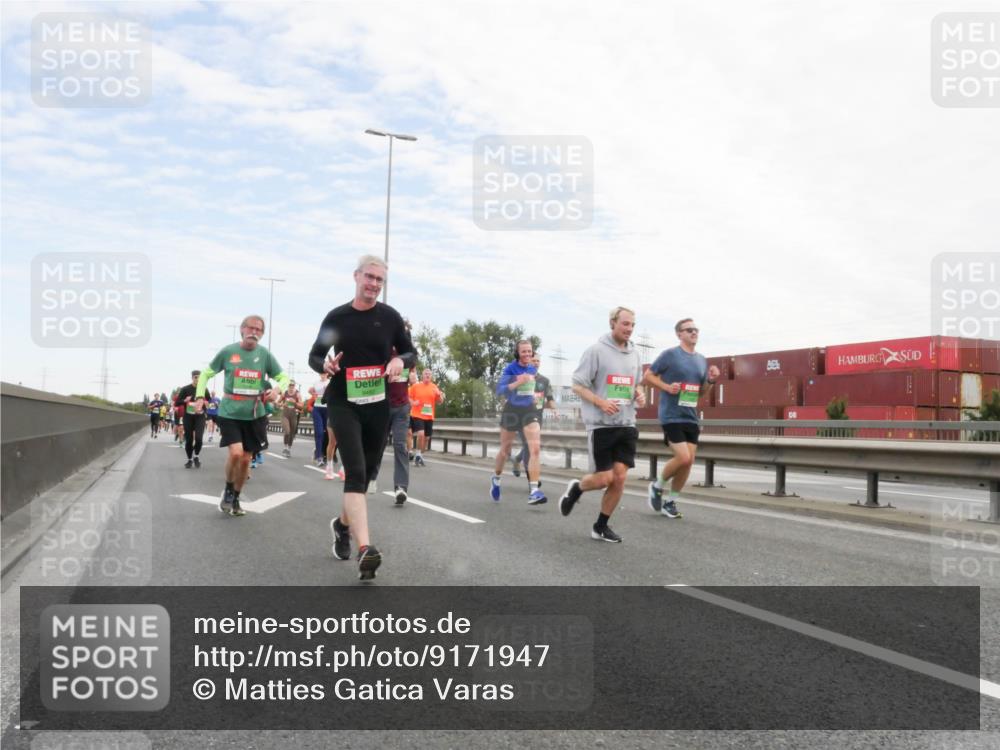 03.10.2025 - Köhlbrandbrückenlauf Matties Gatica Varas http://msf.ph/oto/9171947 03.10.2025 15:18:55 Position 3  meine-sportfotos.de