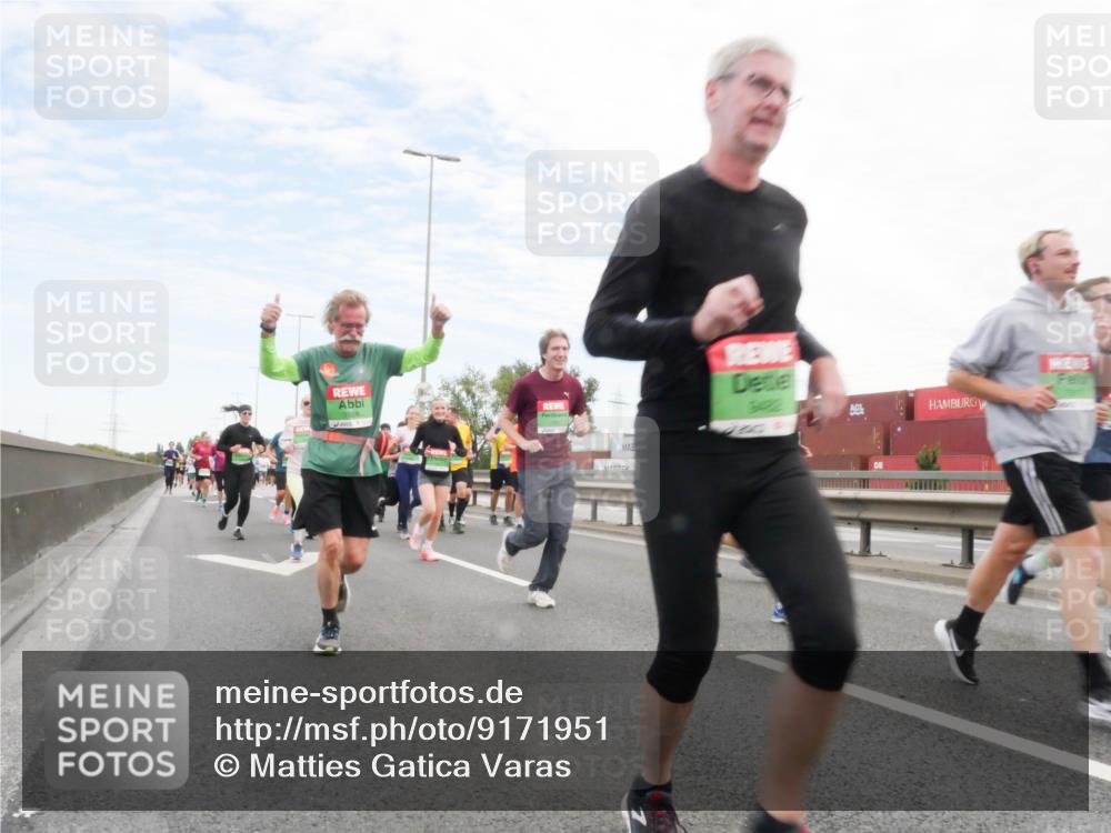 03.10.2025 - Köhlbrandbrückenlauf Matties Gatica Varas http://msf.ph/oto/9171951 03.10.2025 15:18:56 Position 3  meine-sportfotos.de