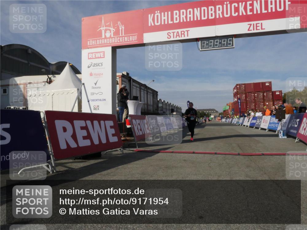 03.10.2025 - Köhlbrandbrückenlauf Matties Gatica Varas http://msf.ph/oto/9171954 03.10.2025 10:39:46 Ziel 2572 meine-sportfotos.de