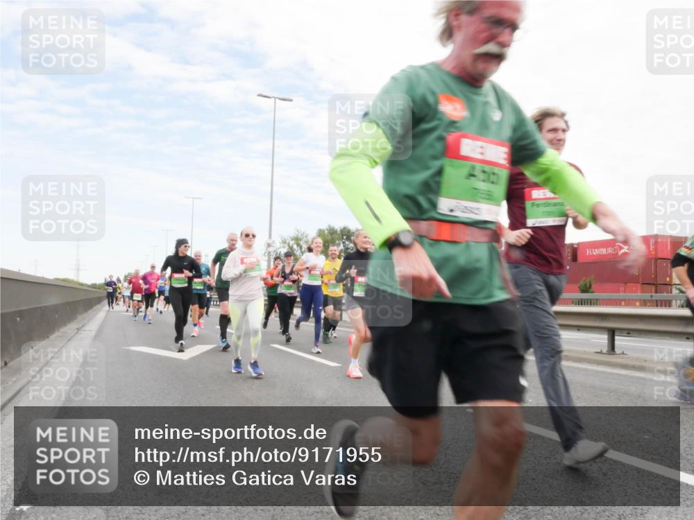 03.10.2025 - Köhlbrandbrückenlauf Matties Gatica Varas http://msf.ph/oto/9171955 03.10.2025 15:18:57 Position 3 430 meine-sportfotos.de