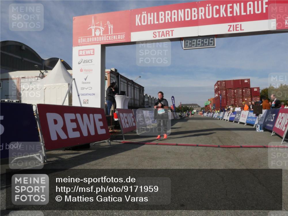 03.10.2025 - Köhlbrandbrückenlauf Matties Gatica Varas http://msf.ph/oto/9171959 03.10.2025 10:39:47 Ziel 2572 meine-sportfotos.de
