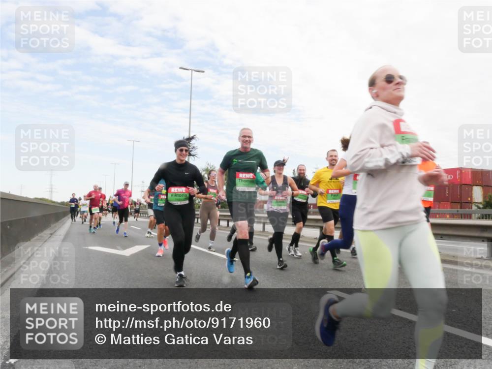03.10.2025 - Köhlbrandbrückenlauf Matties Gatica Varas http://msf.ph/oto/9171960 03.10.2025 15:18:58 Position 3 7481 meine-sportfotos.de