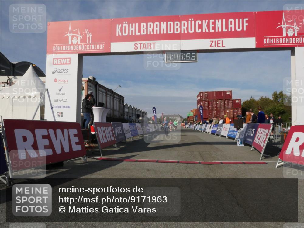 03.10.2025 - Köhlbrandbrückenlauf Matties Gatica Varas http://msf.ph/oto/9171963 03.10.2025 10:39:58 Ziel 2479, 2839, 2931 meine-sportfotos.de
