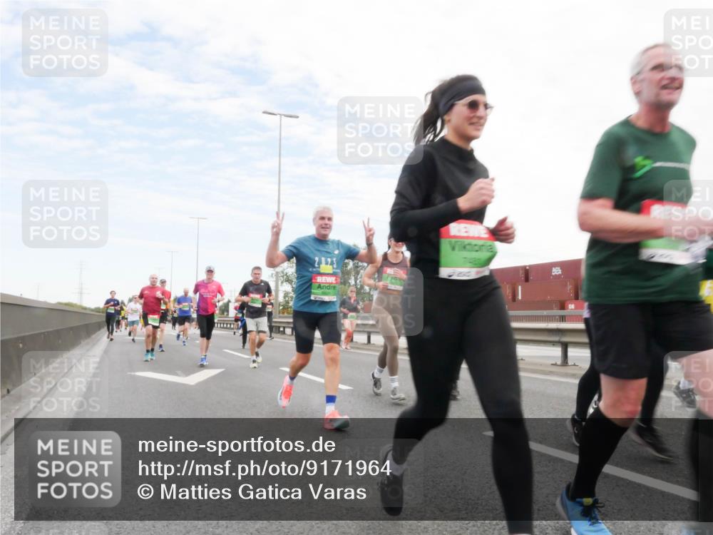 03.10.2025 - Köhlbrandbrückenlauf Matties Gatica Varas http://msf.ph/oto/9171964 03.10.2025 15:18:59 Position 3 21, 25 meine-sportfotos.de