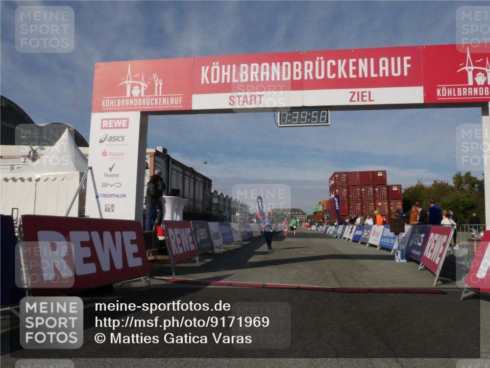 03.10.2025 - Köhlbrandbrückenlauf Matties Gatica Varas http://msf.ph/oto/9171969 03.10.2025 10:39:59 Ziel 2479, 2839, 2931 meine-sportfotos.de