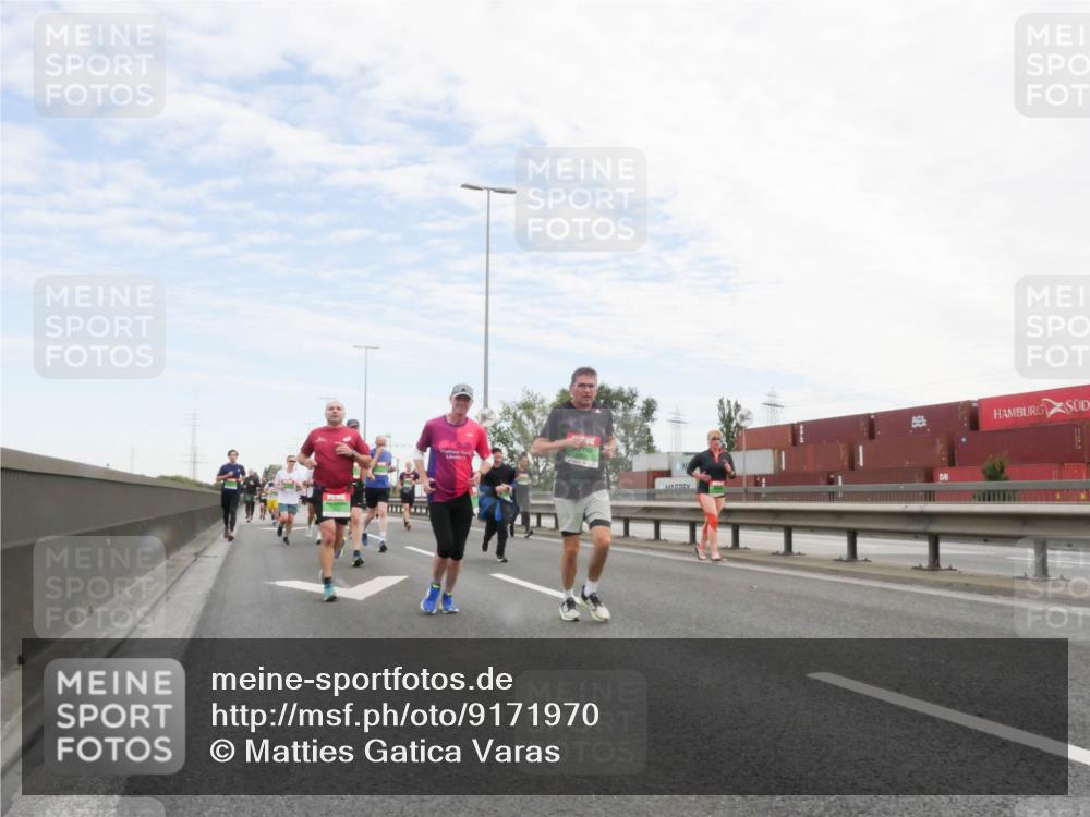 03.10.2025 - Köhlbrandbrückenlauf Matties Gatica Varas http://msf.ph/oto/9171970 03.10.2025 15:19:01 Position 3  meine-sportfotos.de