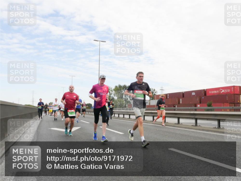 03.10.2025 - Köhlbrandbrückenlauf Matties Gatica Varas http://msf.ph/oto/9171972 03.10.2025 15:19:01 Position 3  meine-sportfotos.de