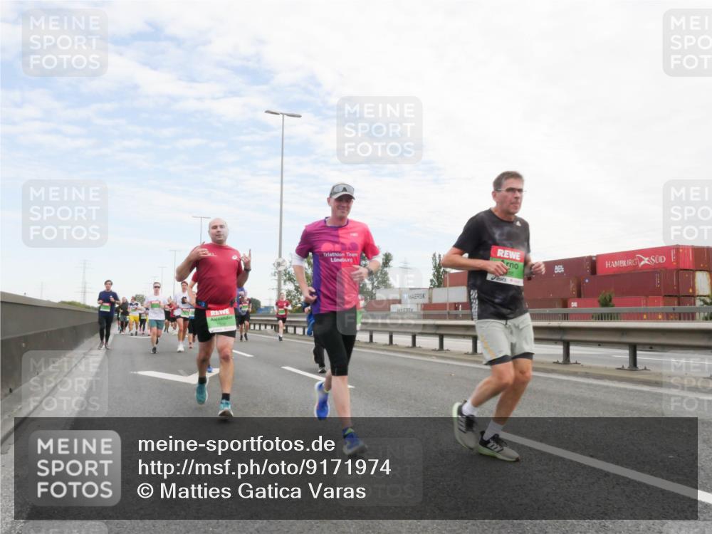 03.10.2025 - Köhlbrandbrückenlauf Matties Gatica Varas http://msf.ph/oto/9171974 03.10.2025 15:19:02 Position 3  meine-sportfotos.de