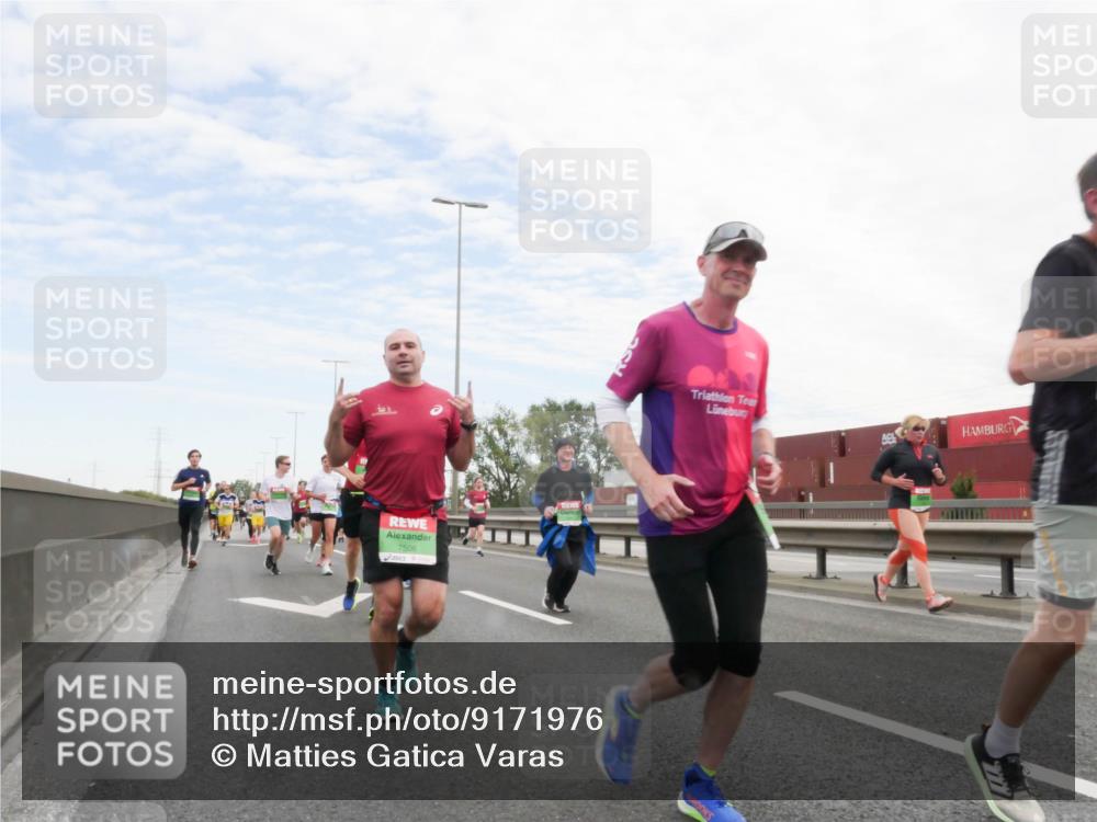 03.10.2025 - Köhlbrandbrückenlauf Matties Gatica Varas http://msf.ph/oto/9171976 03.10.2025 15:19:02 Position 3 7506 meine-sportfotos.de