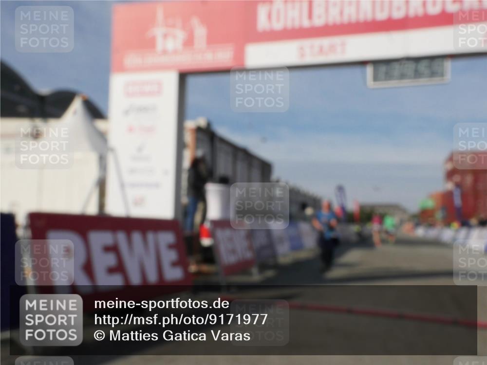 03.10.2025 - Köhlbrandbrückenlauf Matties Gatica Varas http://msf.ph/oto/9171977 03.10.2025 10:40:01 Ziel 2479, 2839, 2931 meine-sportfotos.de