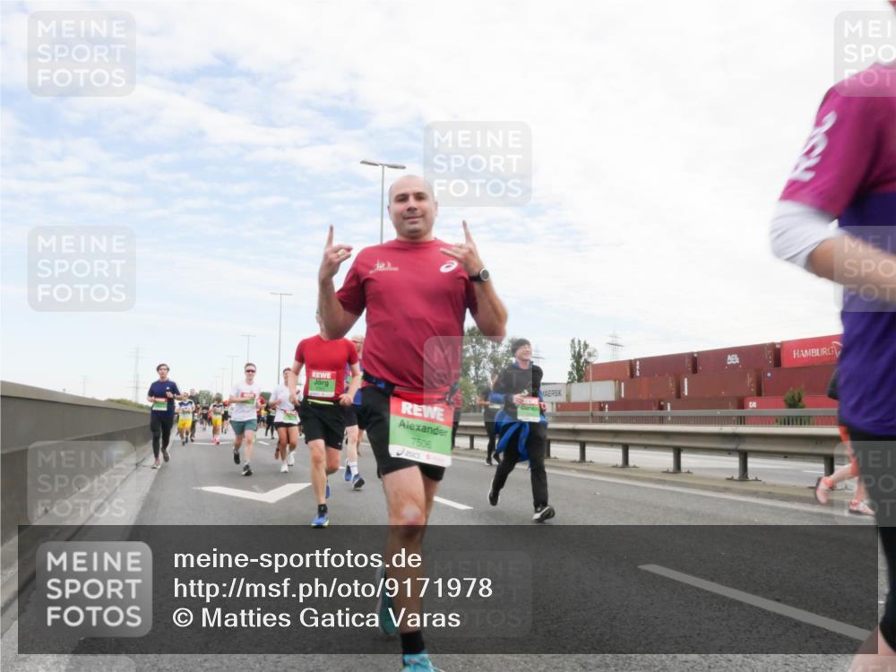 03.10.2025 - Köhlbrandbrückenlauf Matties Gatica Varas http://msf.ph/oto/9171978 03.10.2025 15:19:03 Position 3 7506 meine-sportfotos.de
