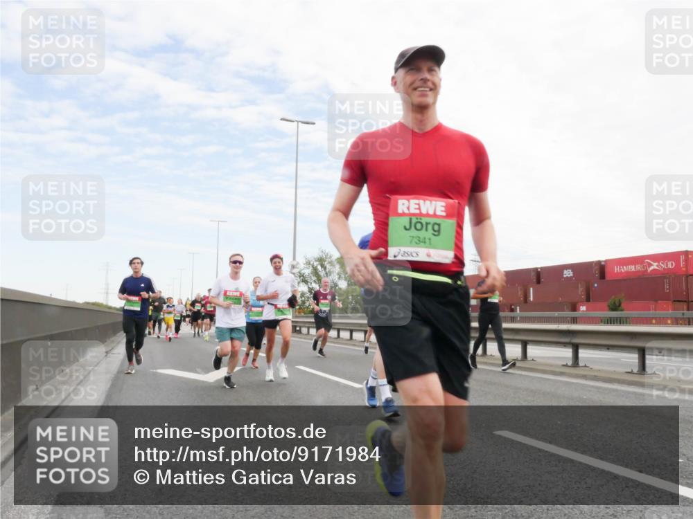 03.10.2025 - Köhlbrandbrückenlauf Matties Gatica Varas http://msf.ph/oto/9171984 03.10.2025 15:19:04 Position 3 7341 meine-sportfotos.de