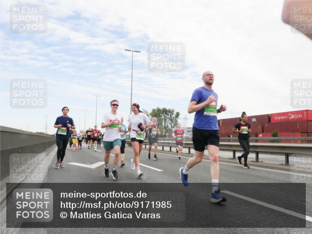 03.10.2025 - Köhlbrandbrückenlauf Matties Gatica Varas http://msf.ph/oto/9171985 03.10.2025 15:19:05 Position 3  meine-sportfotos.de