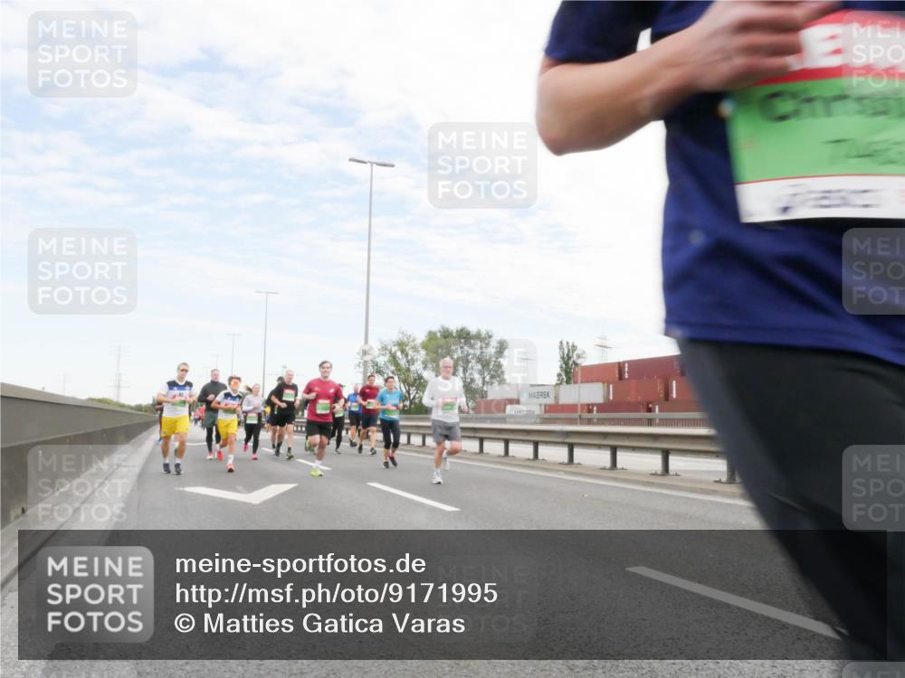 03.10.2025 - Köhlbrandbrückenlauf Matties Gatica Varas http://msf.ph/oto/9171995 03.10.2025 15:19:07 Position 3  meine-sportfotos.de
