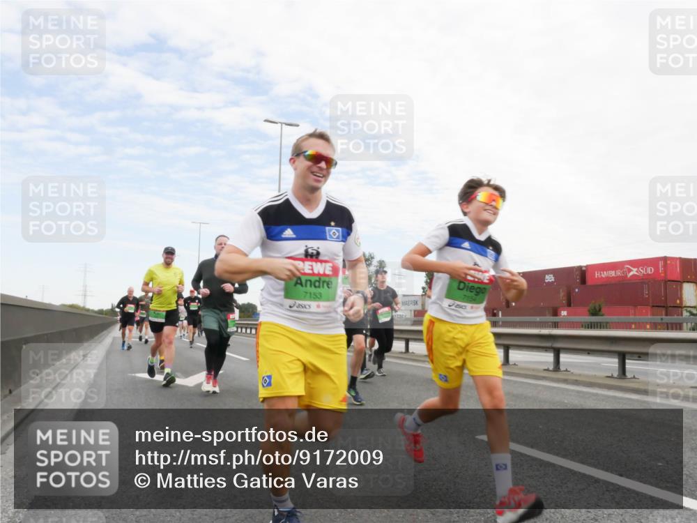 03.10.2025 - Köhlbrandbrückenlauf Matties Gatica Varas http://msf.ph/oto/9172009 03.10.2025 15:19:10 Position 3 7154, 7153 meine-sportfotos.de