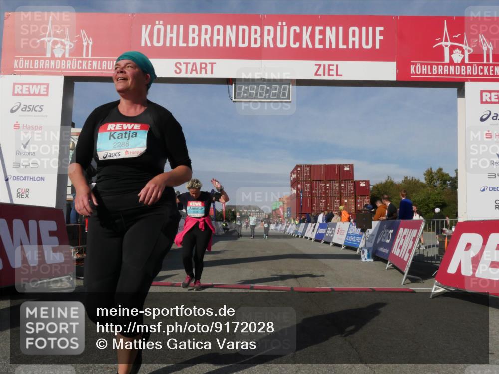 03.10.2025 - Köhlbrandbrückenlauf Matties Gatica Varas http://msf.ph/oto/9172028 03.10.2025 10:40:22 Ziel 2516, 2926, 2927, 2928 meine-sportfotos.de