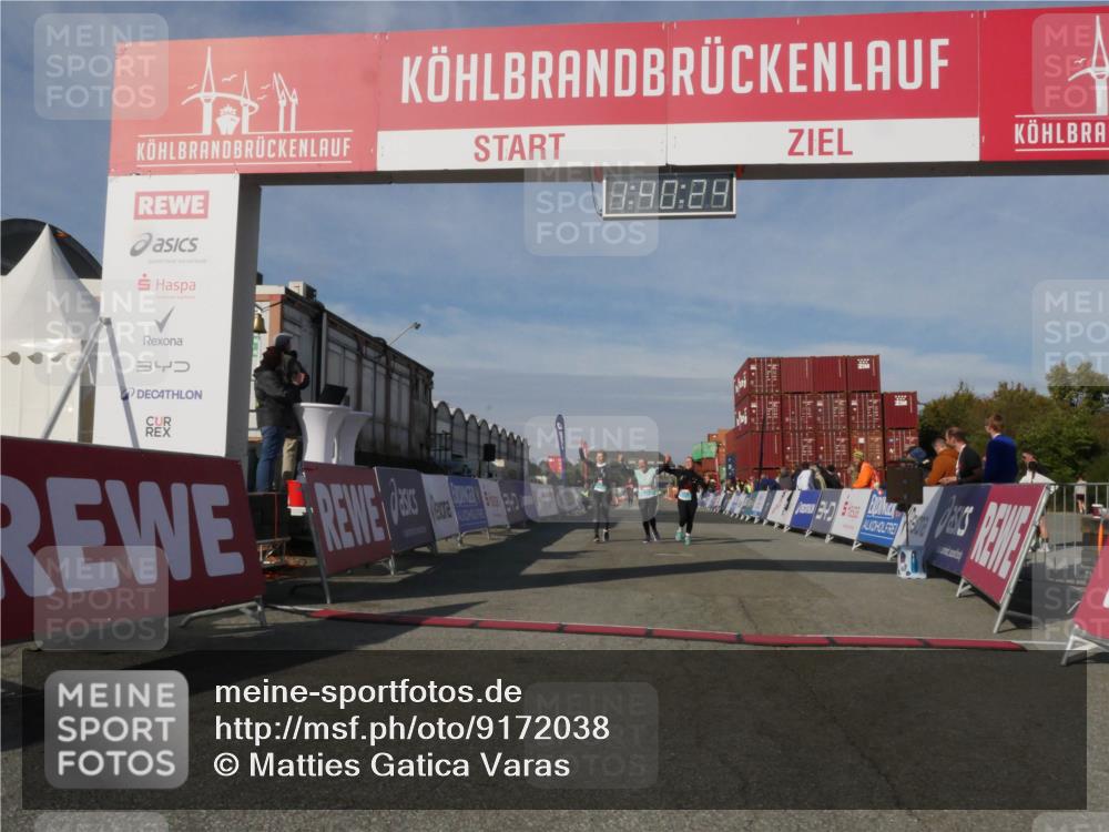 03.10.2025 - Köhlbrandbrückenlauf Matties Gatica Varas http://msf.ph/oto/9172038 03.10.2025 10:40:26 Ziel 2926, 2927, 2928 meine-sportfotos.de