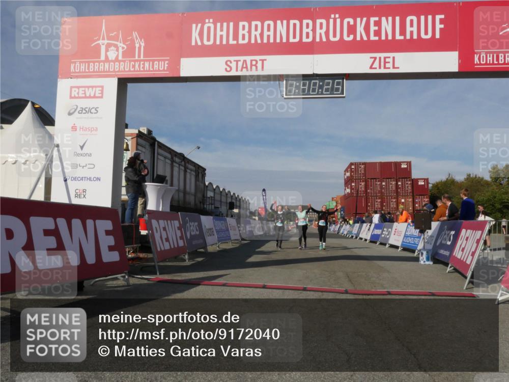 03.10.2025 - Köhlbrandbrückenlauf Matties Gatica Varas http://msf.ph/oto/9172040 03.10.2025 10:40:26 Ziel 2926, 2927, 2928 meine-sportfotos.de