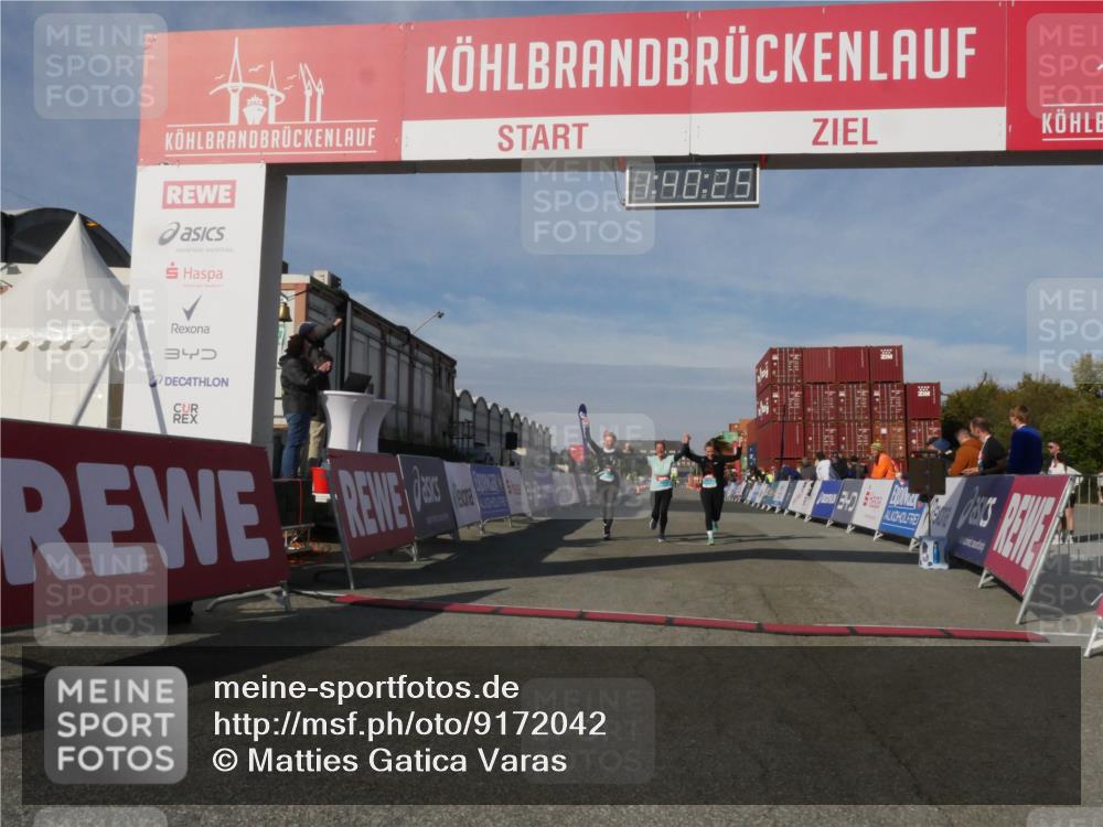 03.10.2025 - Köhlbrandbrückenlauf Matties Gatica Varas http://msf.ph/oto/9172042 03.10.2025 10:40:27 Ziel 2926, 2927, 2928 meine-sportfotos.de