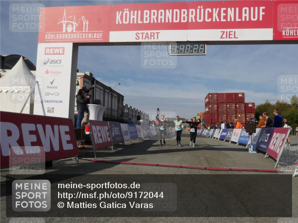 03.10.2025 - Köhlbrandbrückenlauf Matties Gatica Varas http://msf.ph/oto/9172044 03.10.2025 10:40:27 Ziel 2926, 2927, 2928 meine-sportfotos.de