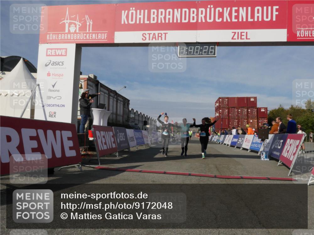 03.10.2025 - Köhlbrandbrückenlauf Matties Gatica Varas http://msf.ph/oto/9172048 03.10.2025 10:40:28 Ziel 2926, 2927, 2928 meine-sportfotos.de