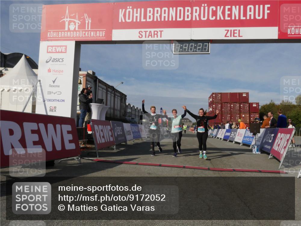 03.10.2025 - Köhlbrandbrückenlauf Matties Gatica Varas http://msf.ph/oto/9172052 03.10.2025 10:40:29 Ziel 2926, 2927, 2928 meine-sportfotos.de