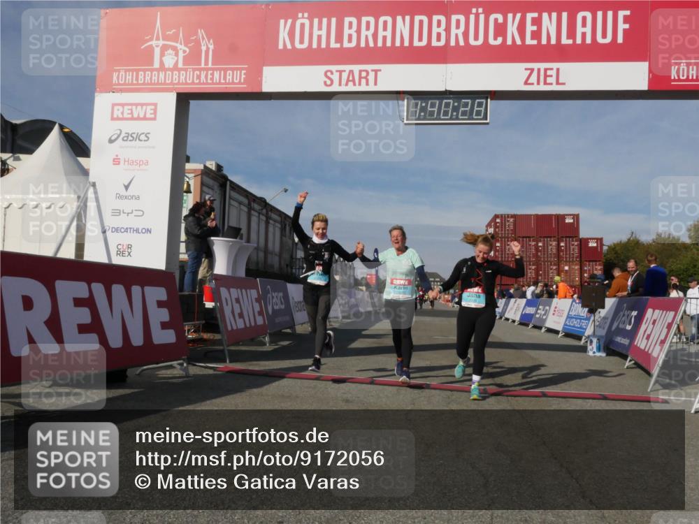03.10.2025 - Köhlbrandbrückenlauf Matties Gatica Varas http://msf.ph/oto/9172056 03.10.2025 10:40:30 Ziel 2926, 2927, 2928 meine-sportfotos.de