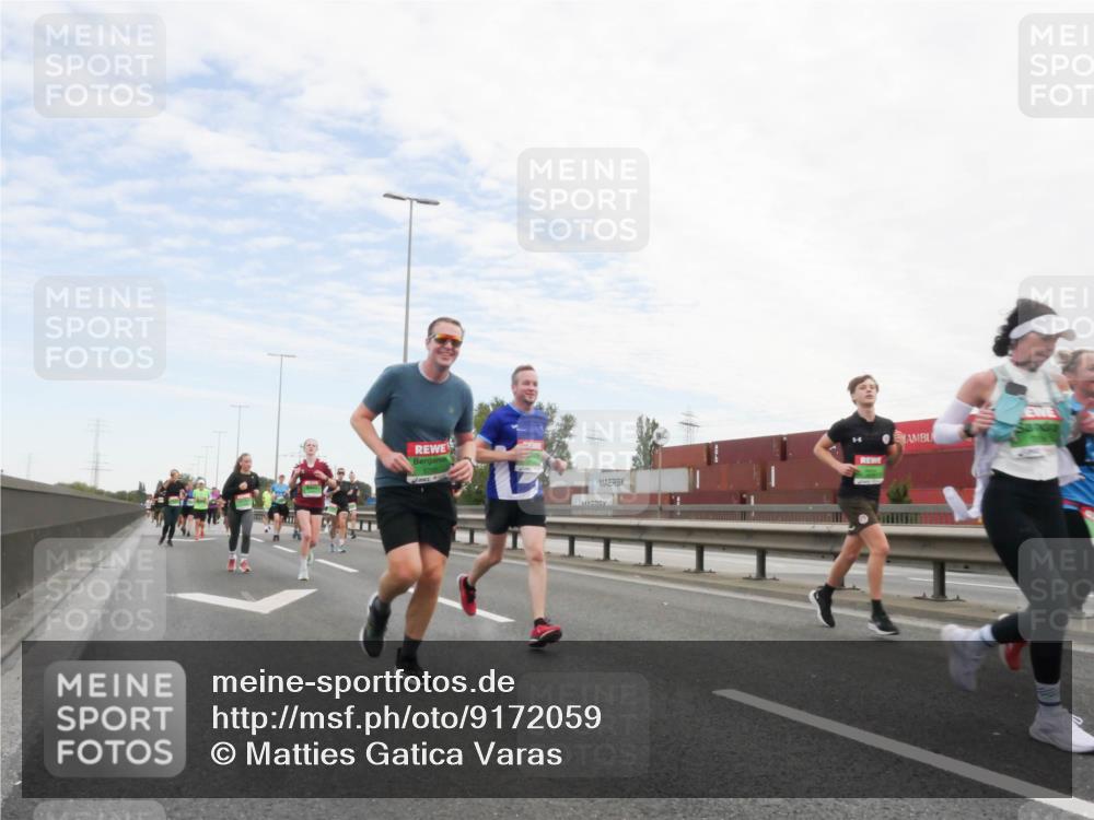 03.10.2025 - Köhlbrandbrückenlauf Matties Gatica Varas http://msf.ph/oto/9172059 03.10.2025 15:19:22 Position 3  meine-sportfotos.de
