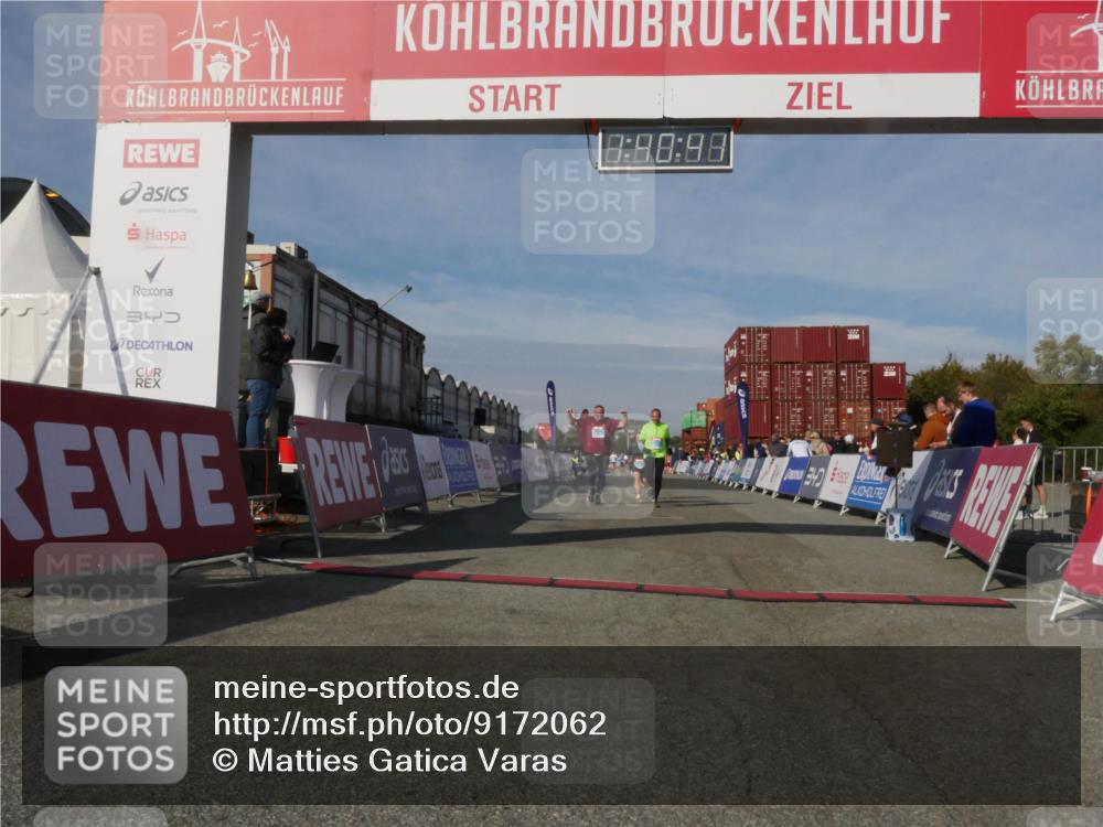 03.10.2025 - Köhlbrandbrückenlauf Matties Gatica Varas http://msf.ph/oto/9172062 03.10.2025 10:40:43 Ziel 2480, 3319, 3349 meine-sportfotos.de
