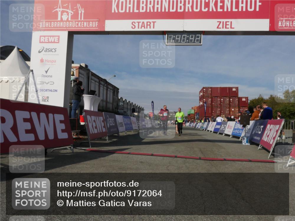 03.10.2025 - Köhlbrandbrückenlauf Matties Gatica Varas http://msf.ph/oto/9172064 03.10.2025 10:40:44 Ziel 2480, 3319, 3349 meine-sportfotos.de