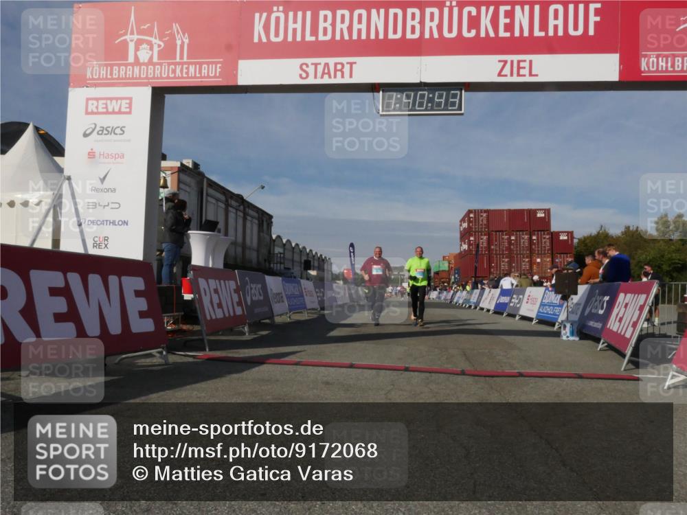 03.10.2025 - Köhlbrandbrückenlauf Matties Gatica Varas http://msf.ph/oto/9172068 03.10.2025 10:40:45 Ziel 2480, 3319, 3349 meine-sportfotos.de