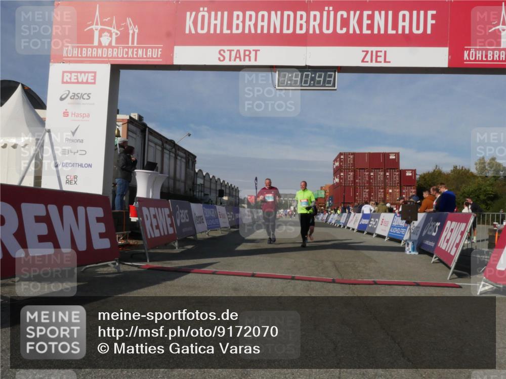 03.10.2025 - Köhlbrandbrückenlauf Matties Gatica Varas http://msf.ph/oto/9172070 03.10.2025 10:40:45 Ziel 2480, 3319, 3349 meine-sportfotos.de