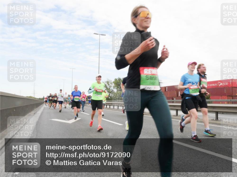 03.10.2025 - Köhlbrandbrückenlauf Matties Gatica Varas http://msf.ph/oto/9172090 03.10.2025 15:19:30 Position 3  meine-sportfotos.de
