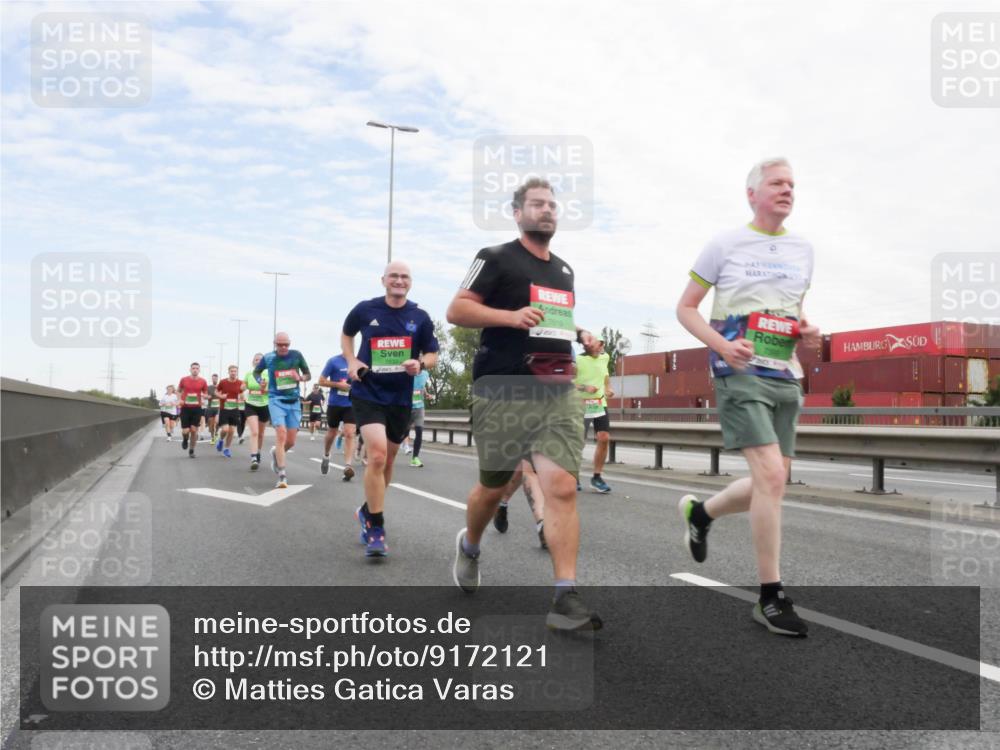 03.10.2025 - Köhlbrandbrückenlauf Matties Gatica Varas http://msf.ph/oto/9172121 03.10.2025 15:19:37 Position 3  meine-sportfotos.de