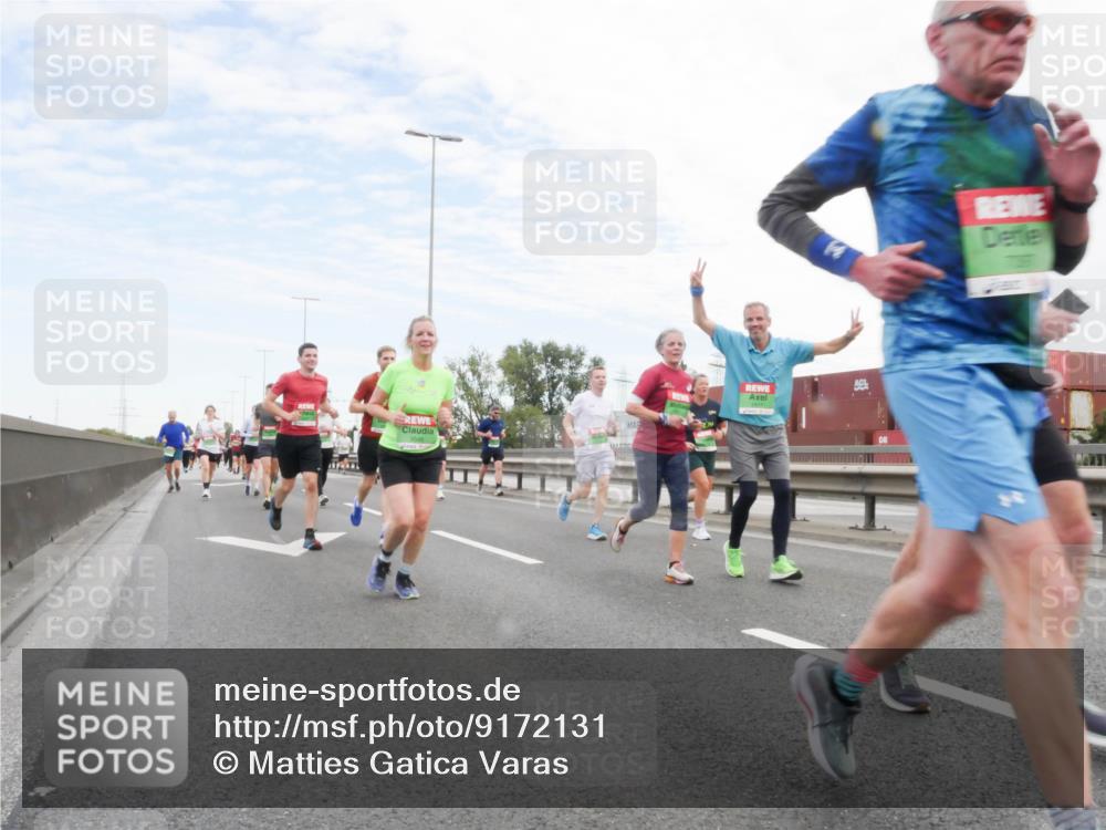 03.10.2025 - Köhlbrandbrückenlauf Matties Gatica Varas http://msf.ph/oto/9172131 03.10.2025 15:19:40 Position 3  meine-sportfotos.de